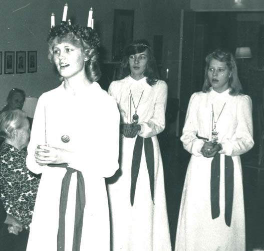 Nykarlebys Lucia 1976: Katarina med tärnorna och .