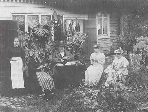 Postförvaltaren Oskar Järnefelt med familj.