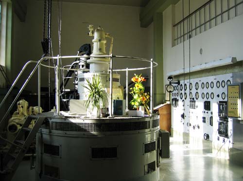 Generatorhallen blomsterprydd med anledning av 80-årsjubileumet i augusti 2006.