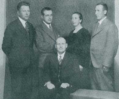Föreningens styrelse 1936.  [Stående från vänster: Ragnar Dahlstedt, Axel Pensar, Anna Bredarholm, Hugo Casèn och sittande Ture Granqvist. 